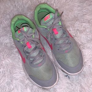 ✨WOMEN’S NIKE FLEX EXPERIENCE RN4 SNEAKERS✨